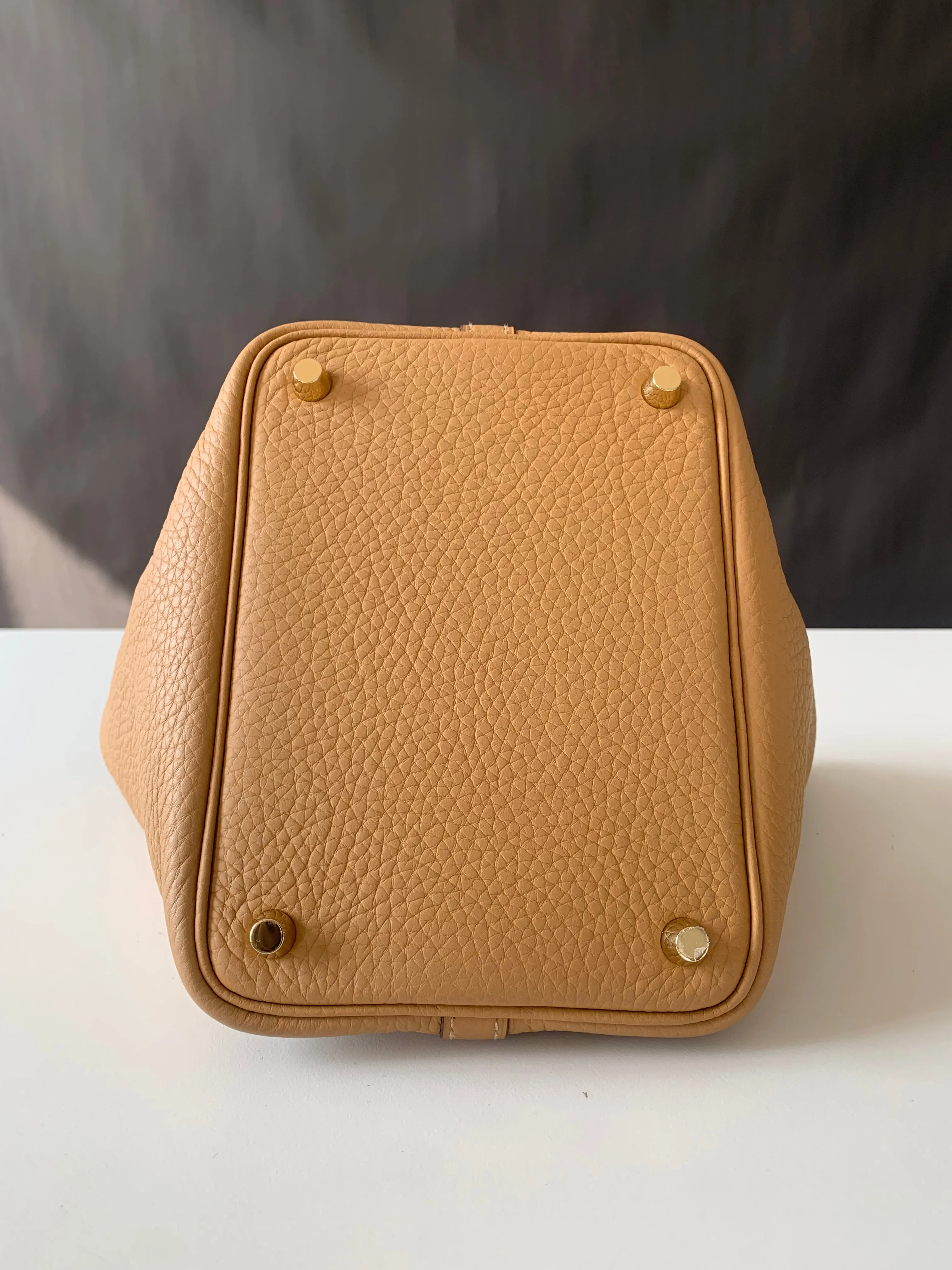 <b> HERMES</b> <br>Picotin 18