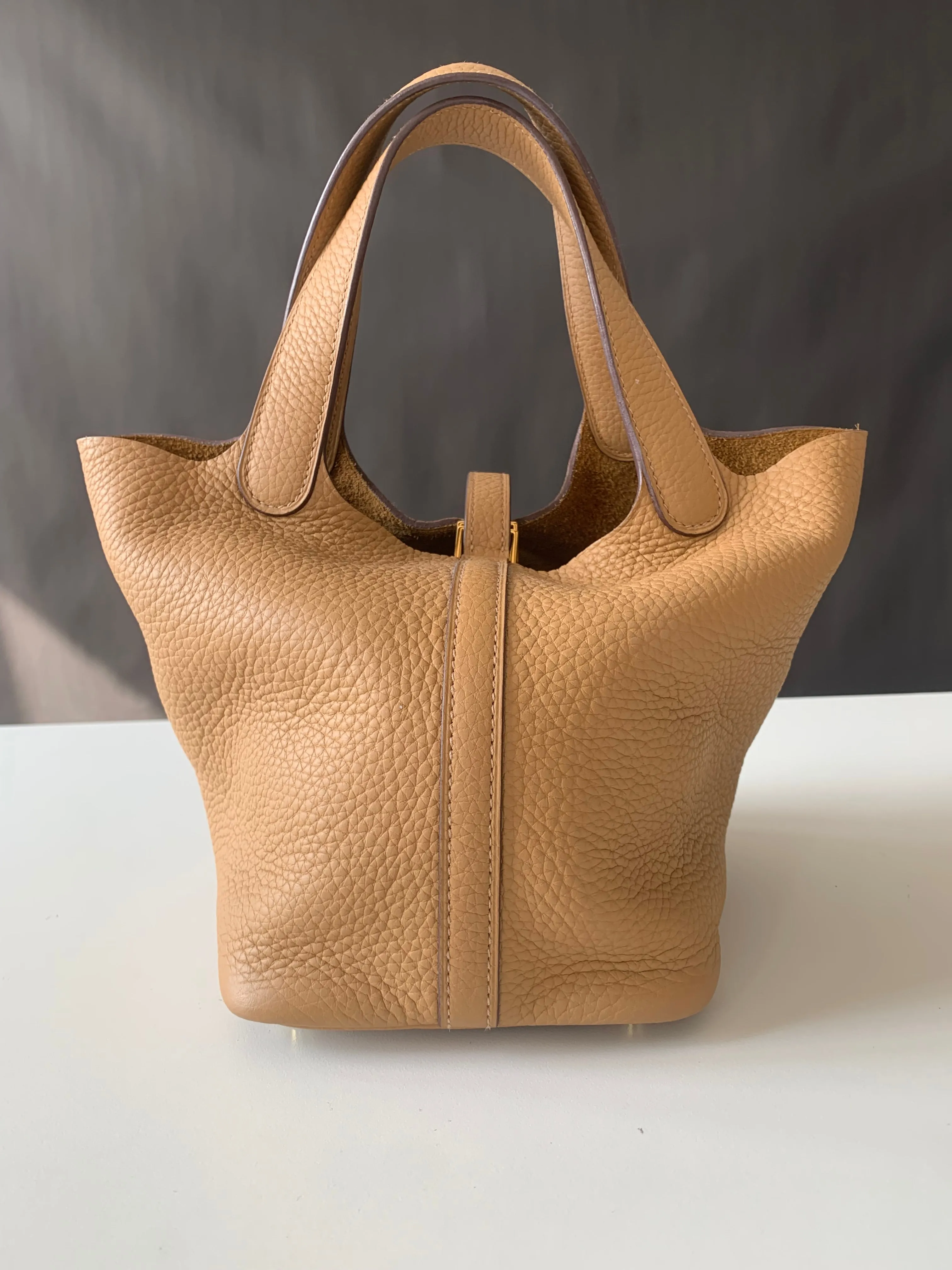 <b> HERMES</b> <br>Picotin 18