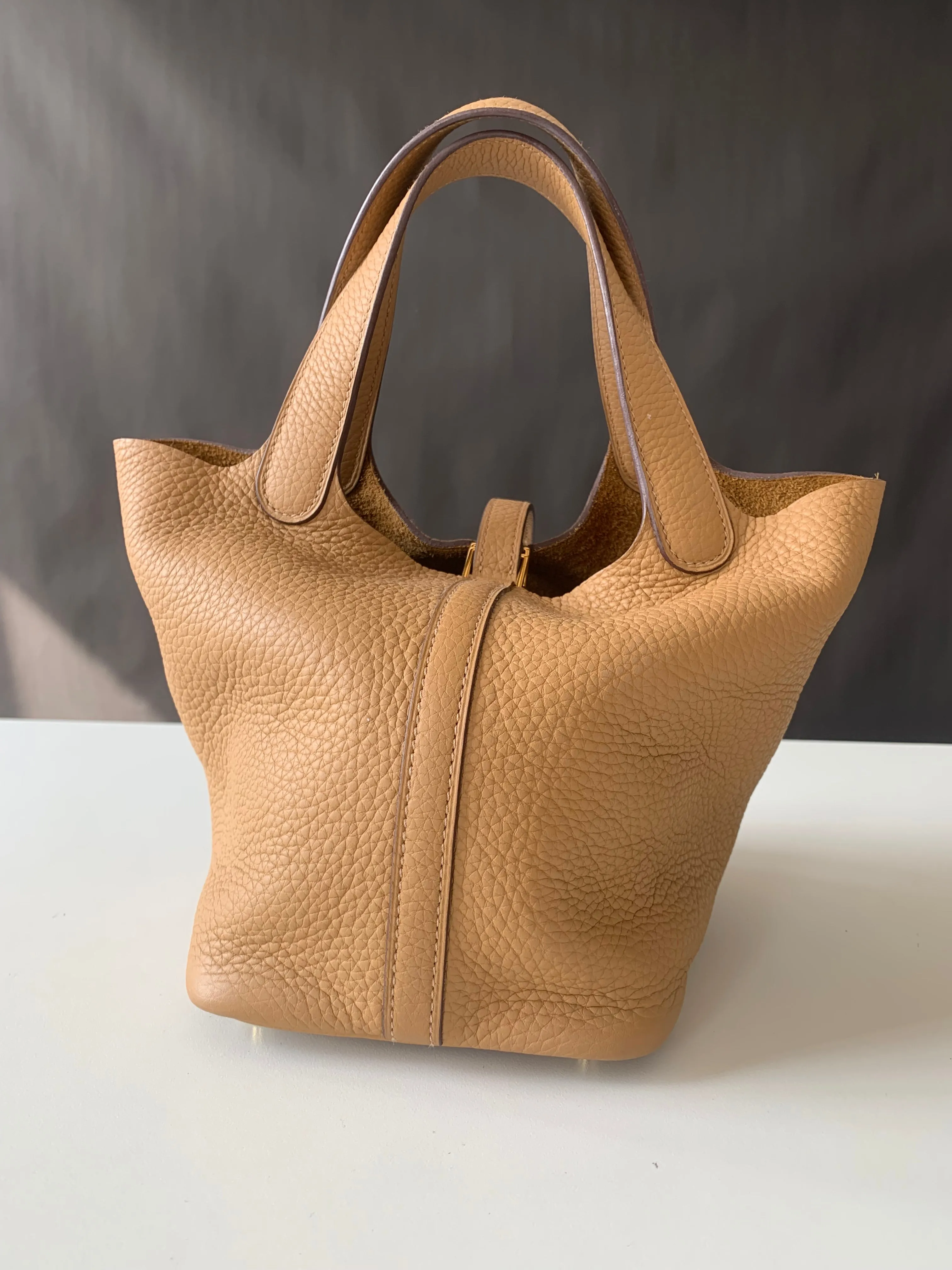<b> HERMES</b> <br>Picotin 18