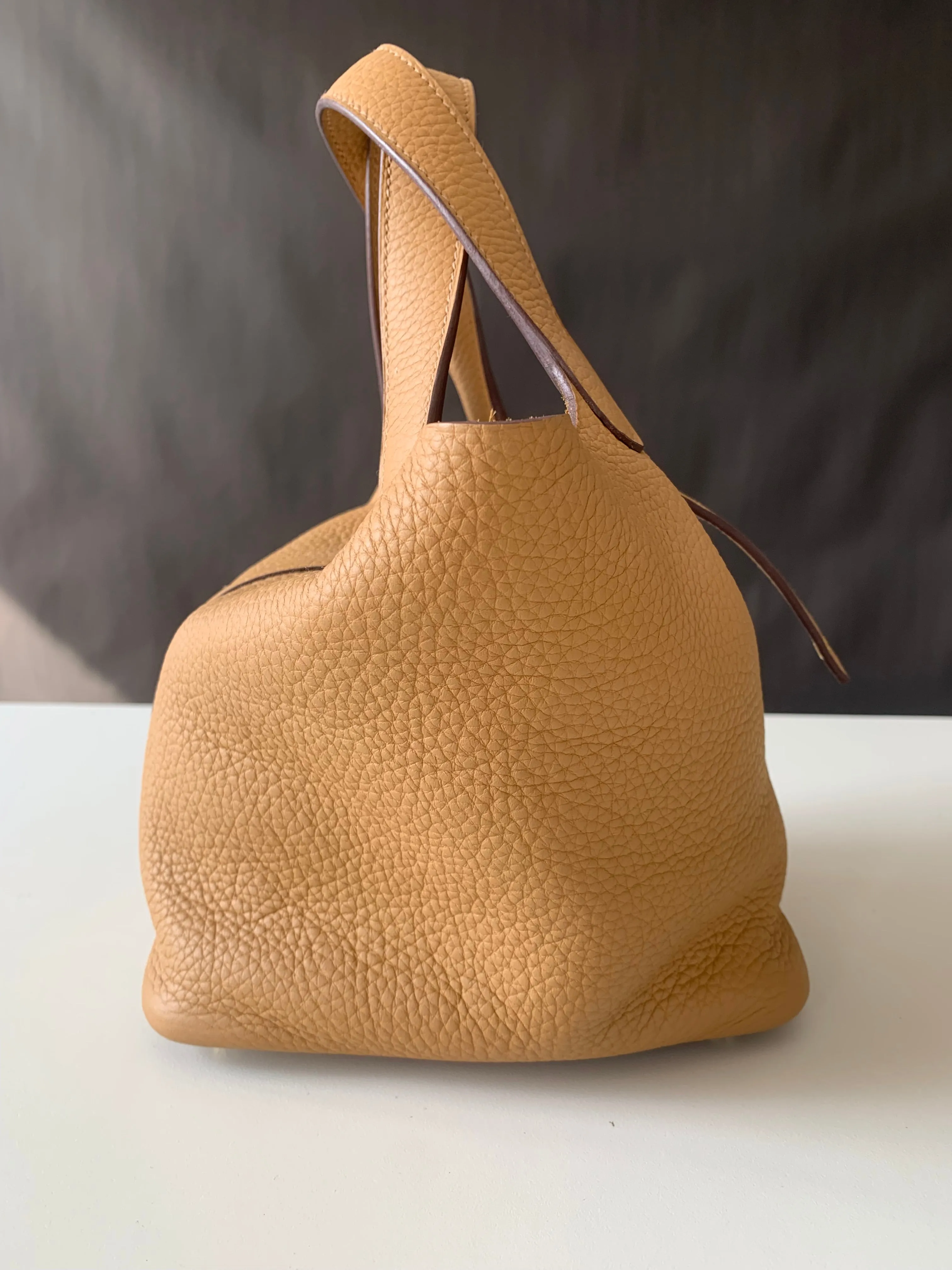 <b> HERMES</b> <br>Picotin 18